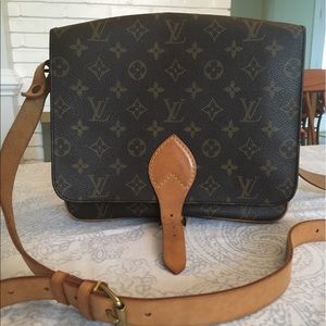 💯% Authentic Louis Vuitton Cross Body
