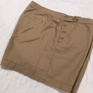 Timeless khaki shorts