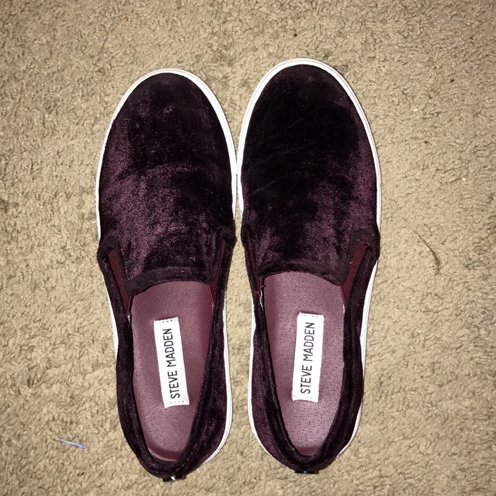 Steve Madden slip ons