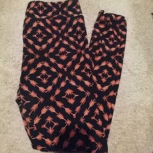 Lularoe Tall & Curvy Arrow Print Leggings