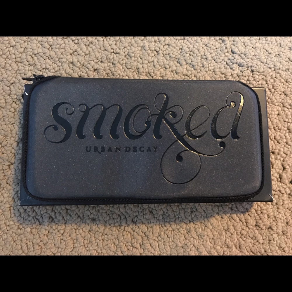 Urban Decay Smoked Eyeshadow Palette