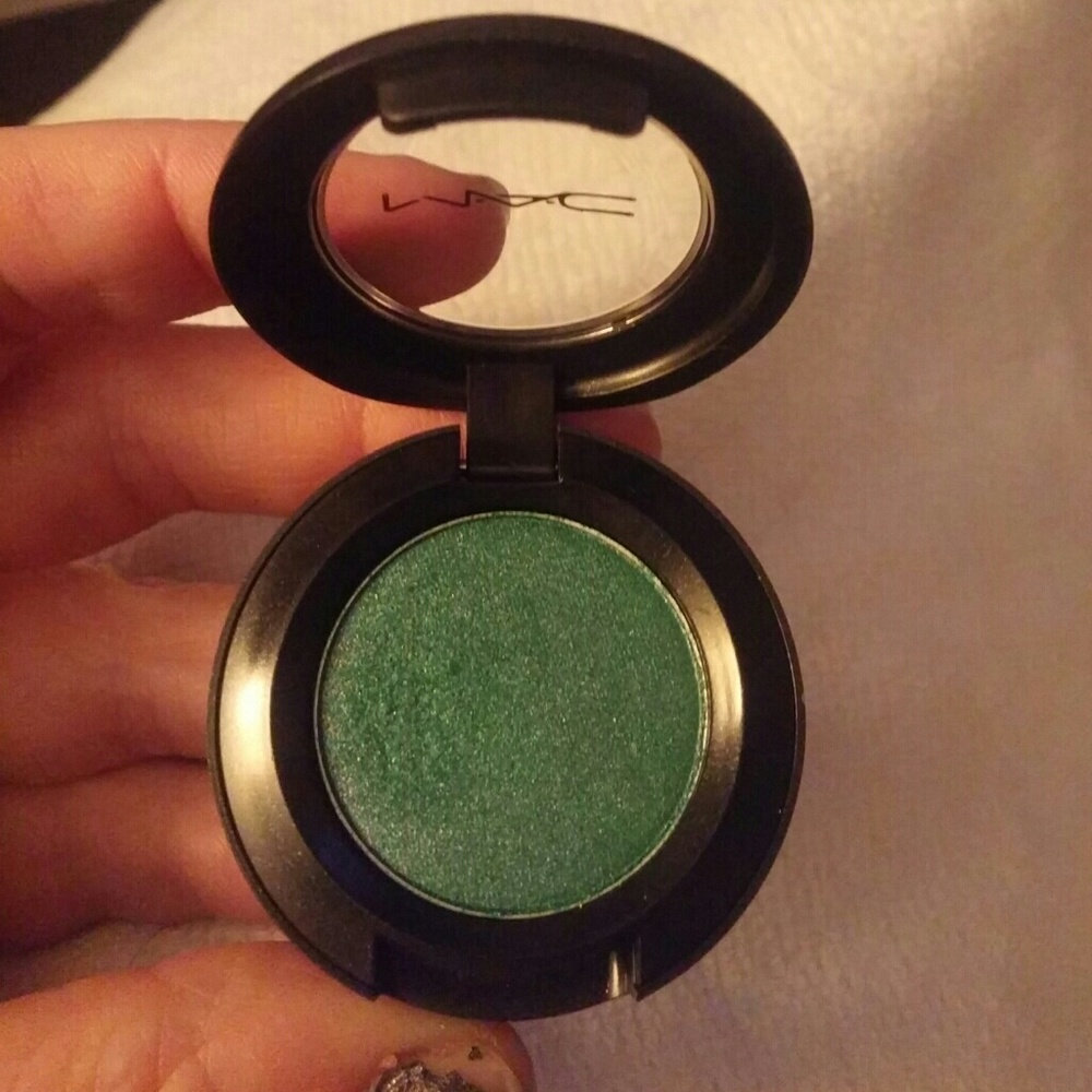 MAC Jealousy Wakes shadow