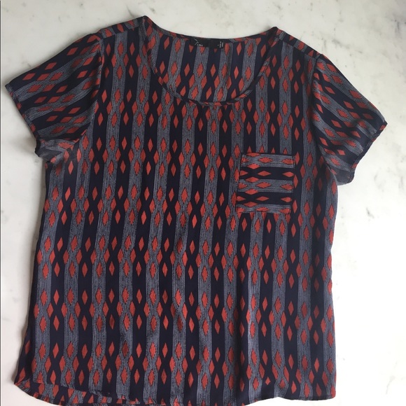 Travel-friendly Navy and Red Striped Top - Picture 2 of 6