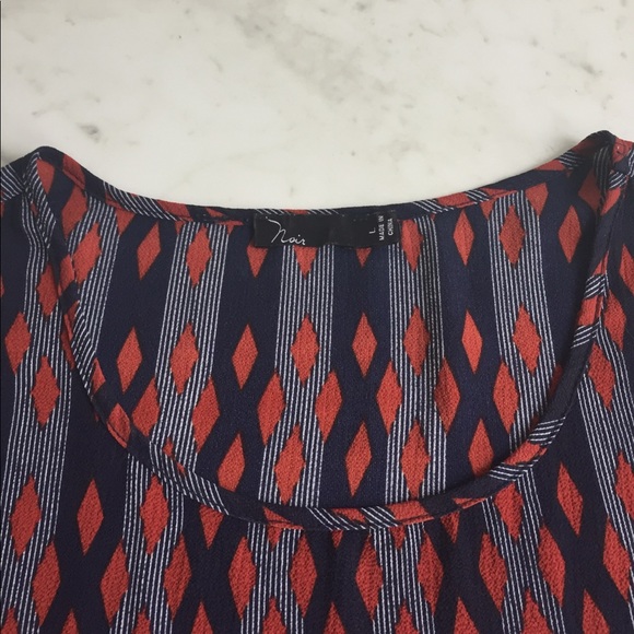 Travel-friendly Navy and Red Striped Top - Picture 3 of 6