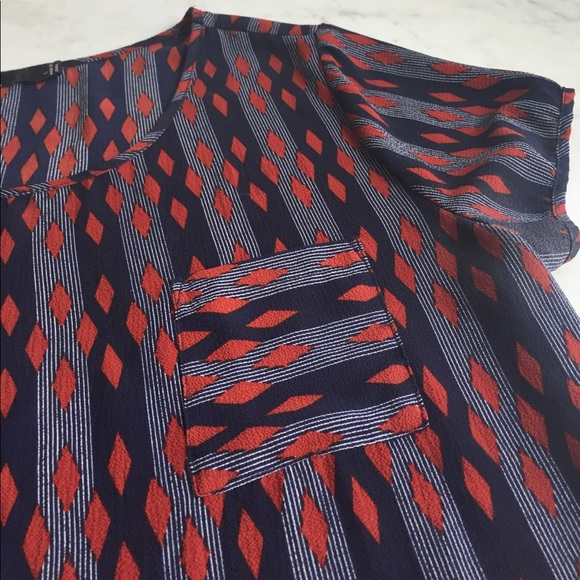 Travel-friendly Navy and Red Striped Top - Picture 4 of 6