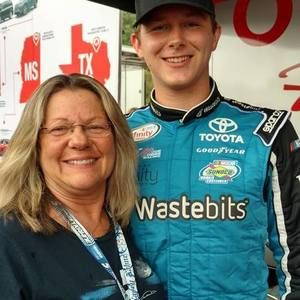 Meet your Posher, Dena