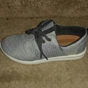 Brand new Toms