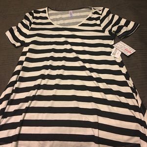 Gorgeous Black & White Perfect T!!!