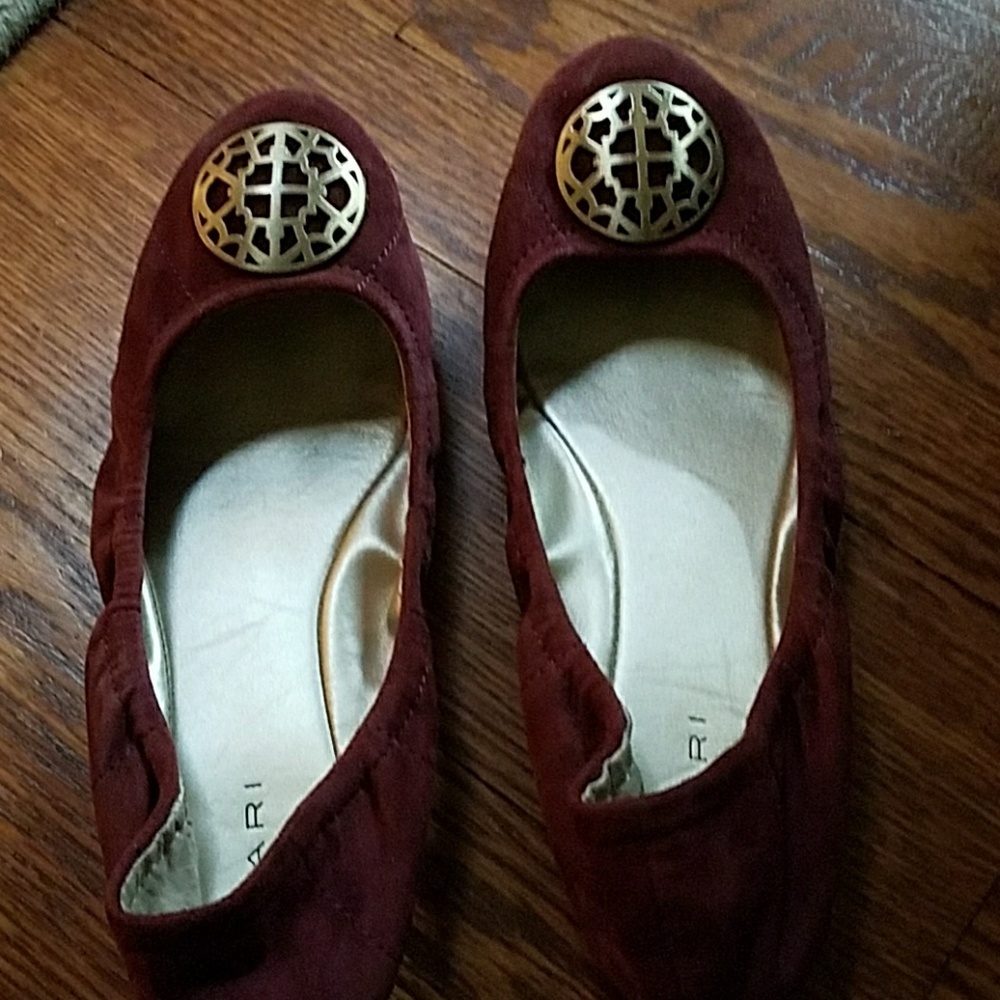 Tahari flats