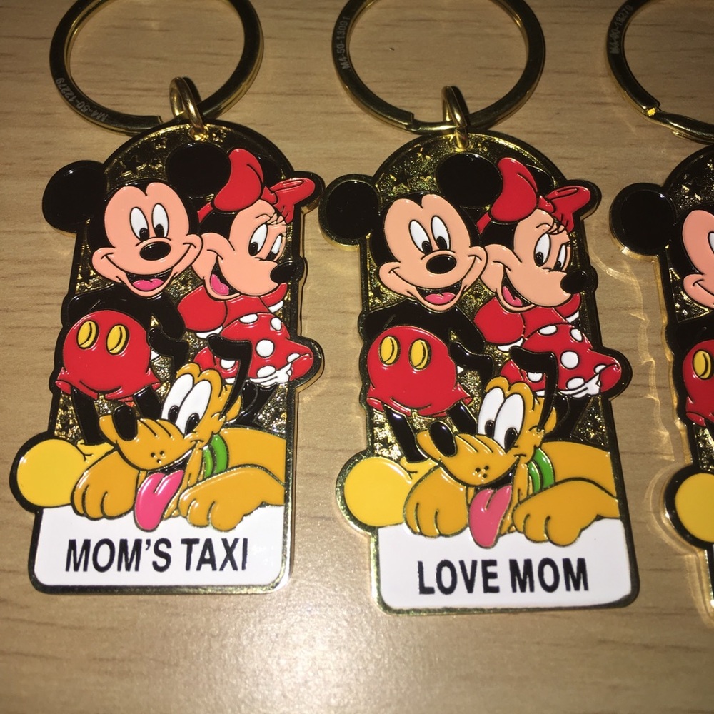 NWT Authentic Disney keychain -Choose 1 - Picture 2 of 5