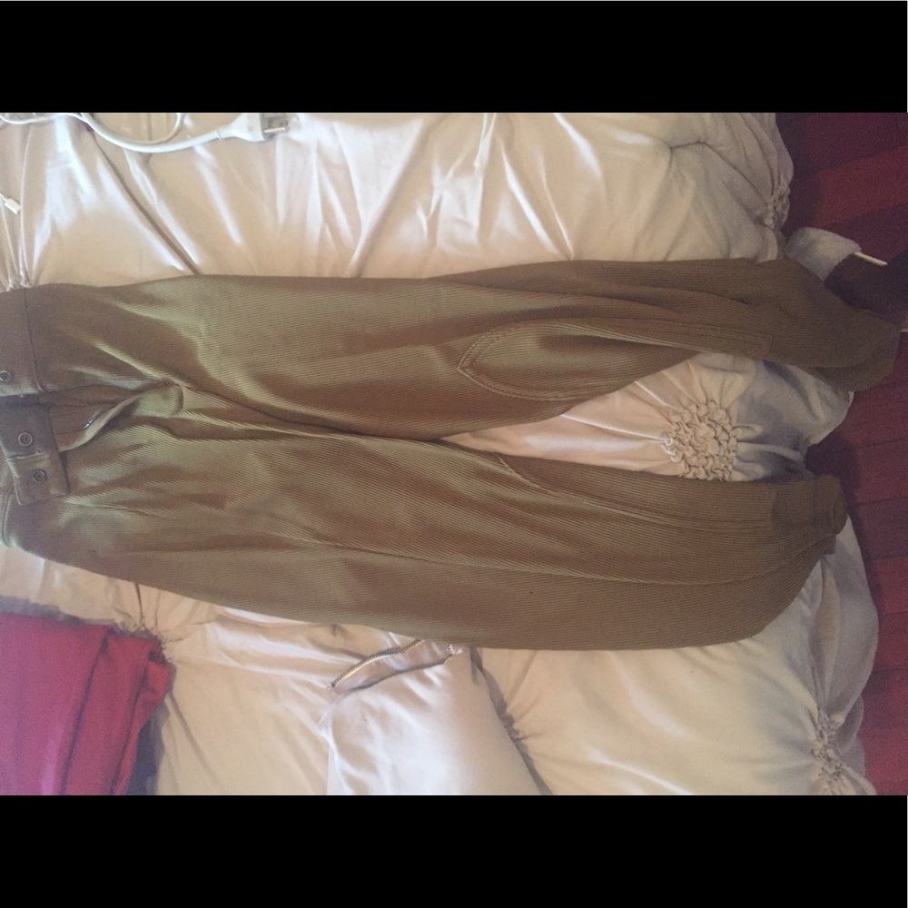 Riding pants in olive green
