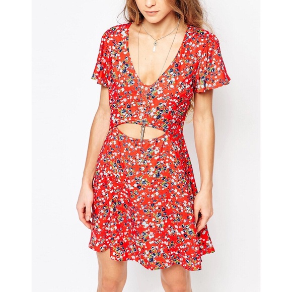 ✖️SOLD✖️Red Floral Cutout Festival Tea Mini Dress - Picture 4 of 4
