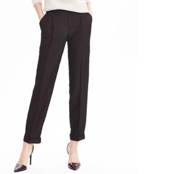 Banana Republic Pants - Banana Republic Avery fit pleated cropped pants