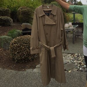 Men's Burberry trench coat , 42 long