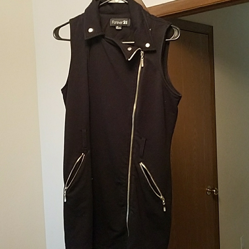 Black sleeveless dress