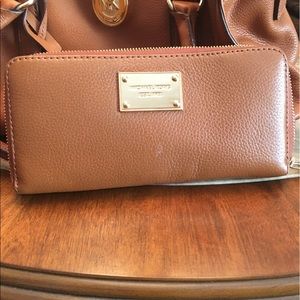 Michael Kors tan wallet