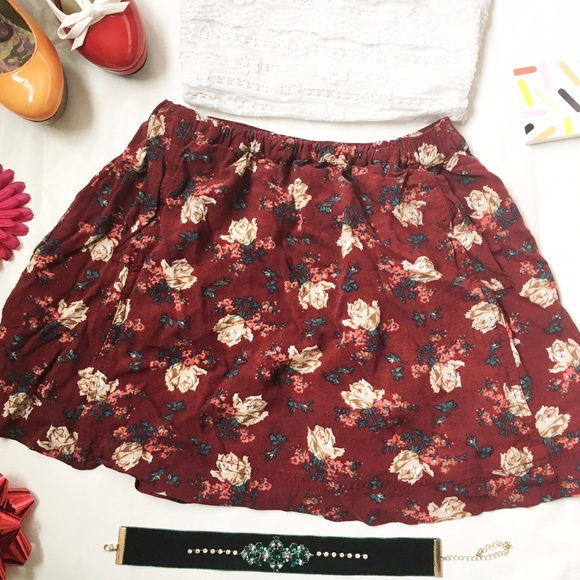 Skirt💋 - Picture 2 of 4