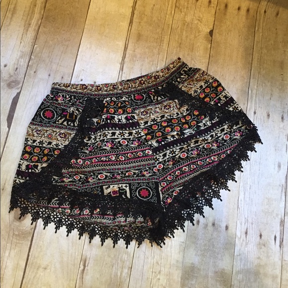 Pants - Cute boho chic size Med brand new shorts