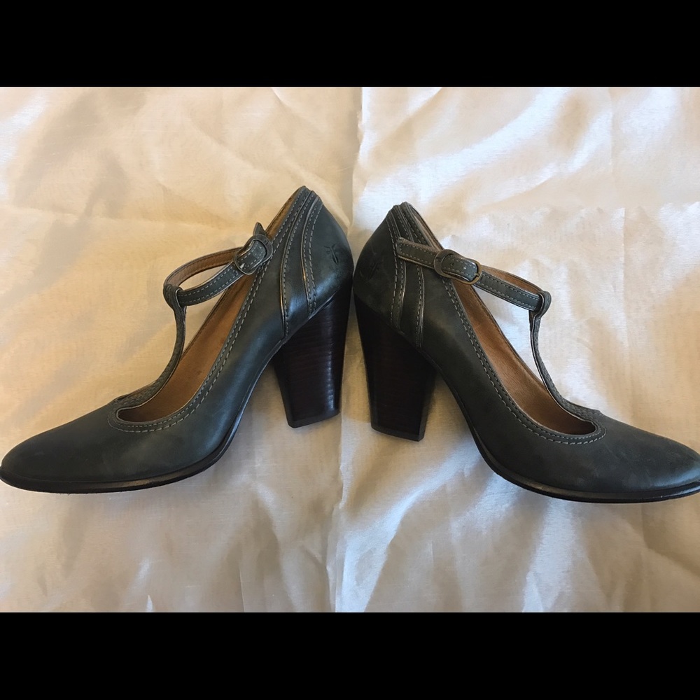 Frye Betty T-strap, green heels 9.5