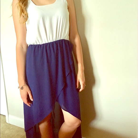 ⭐️Beautiful Malloy White and Blue Silk Dress⭐️ - Picture 6 of 8