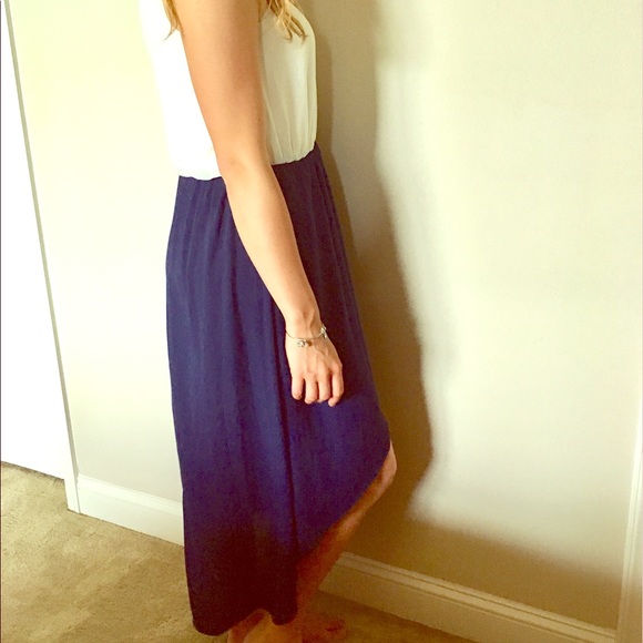 ⭐️Beautiful Malloy White and Blue Silk Dress⭐️ - Picture 7 of 8