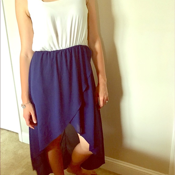 ⭐️Beautiful Malloy White and Blue Silk Dress⭐️ - Picture 4 of 8