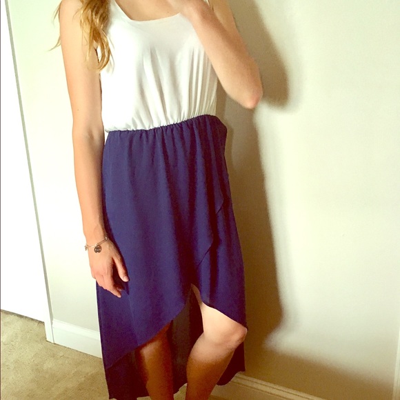 ⭐️Beautiful Malloy White and Blue Silk Dress⭐️ - Picture 8 of 8