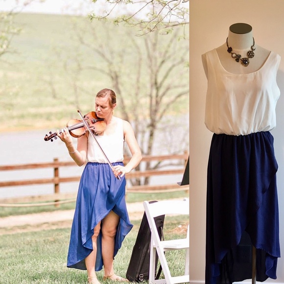 ⭐️Beautiful Malloy White and Blue Silk Dress⭐️ - Picture 2 of 8