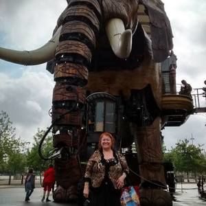 Meet your Posher, Lois