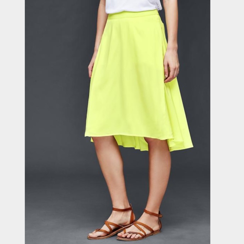 NWOT Gap neon yellow skirt size 2