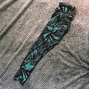 Lululemon Scalloped Crops  | RARE ✨