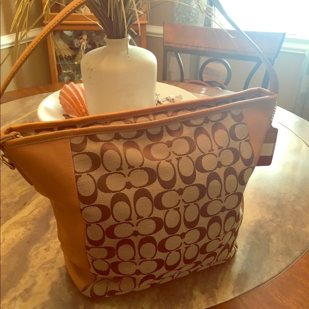 Coach hobo bag. Barely used!