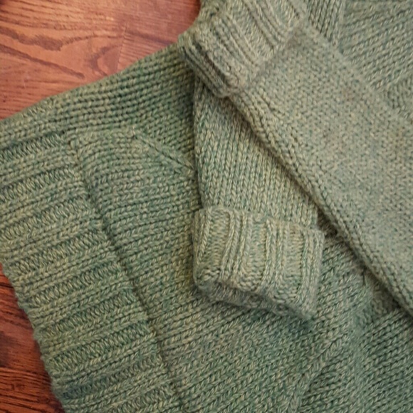 Abercrombie & Fitch 100% Lambswool Sweater - Picture 4 of 4