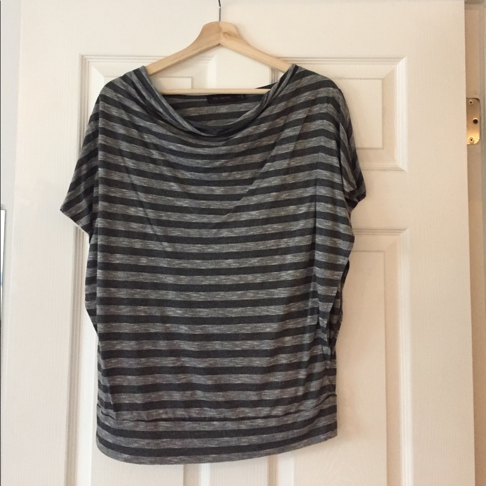 Grey shirt with boatneck