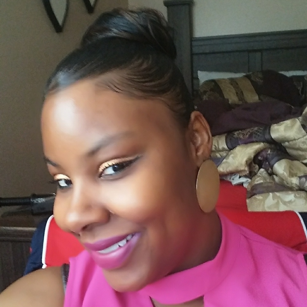 Meet your Posher, Nia
