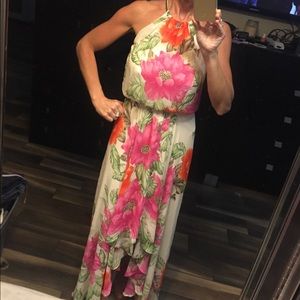 Beautiful blousy maxi-dress with choker