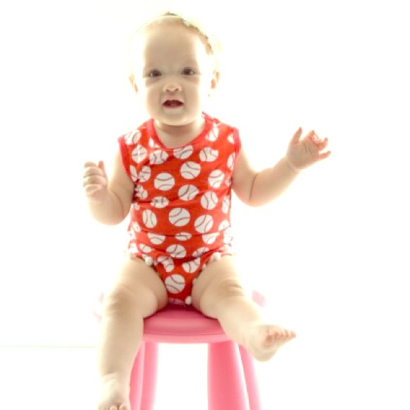 ♥️⚾️RED BASEBALL BABY POM POM ROMPER♥️⚾️ NWT - Picture 2 of 3