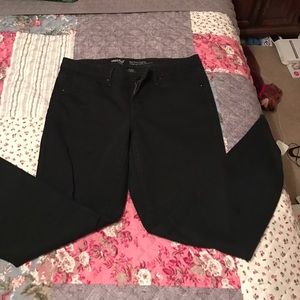 Black Mid-Rise Jegging. Good condition