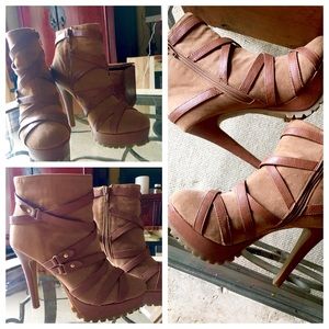 ❣️NEW ..5' heel w/ 1"platform,