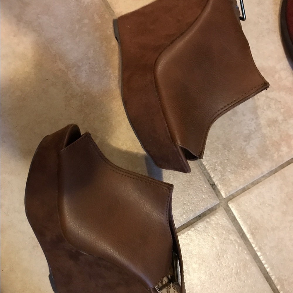 Dark brown platform wedges !!