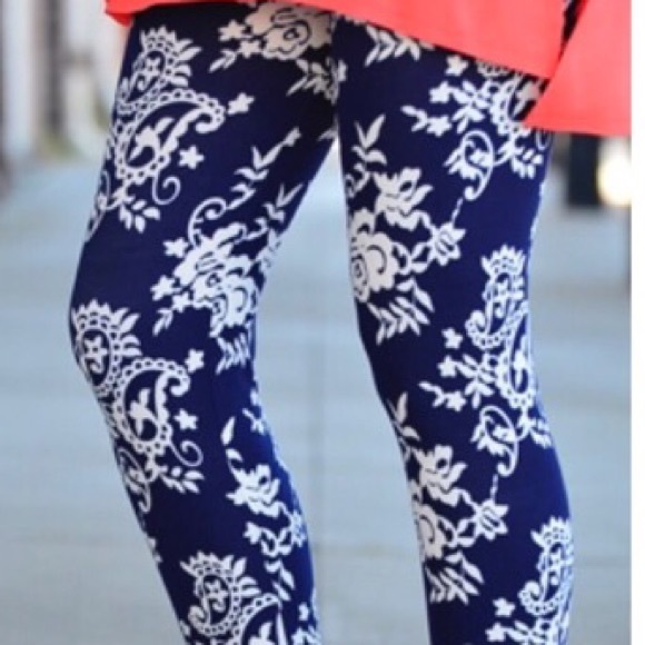 ❗️LAST ONE❗️🆑 Navy and white leggings - Picture 2 of 3