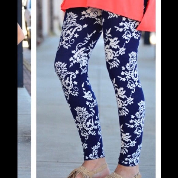 ❗️LAST ONE❗️🆑 Navy and white leggings - Picture 3 of 3