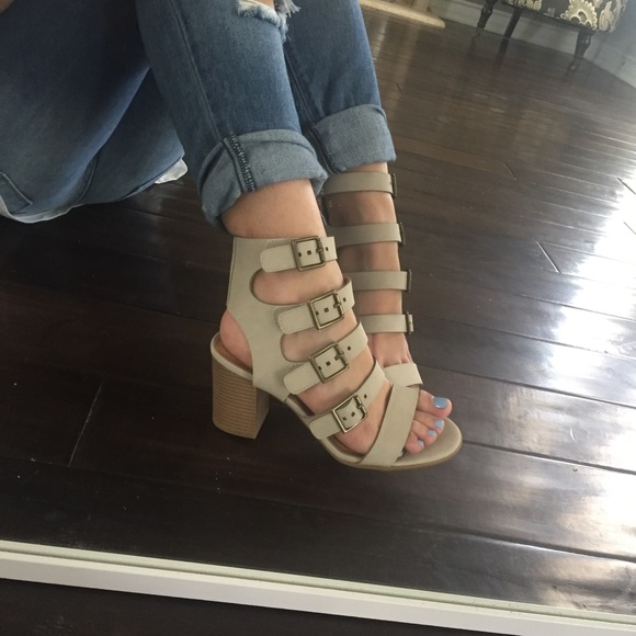 LAST//Strappy Sand Summer Sandals - Picture 2 of 5
