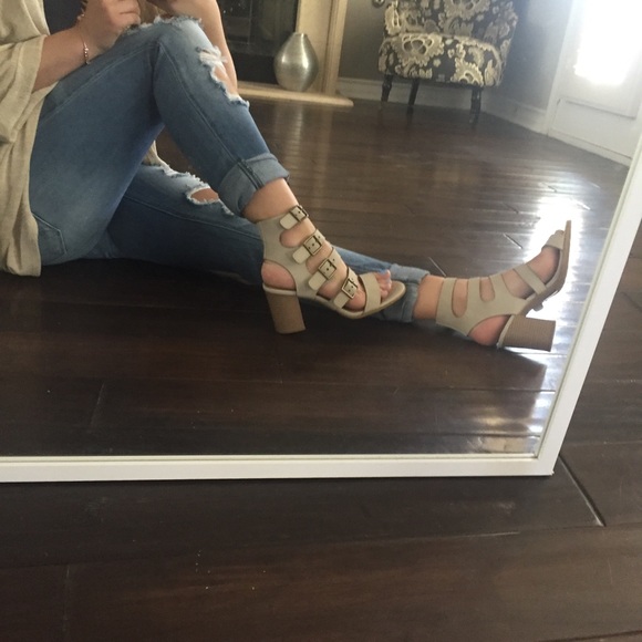 LAST//Strappy Sand Summer Sandals - Picture 4 of 5