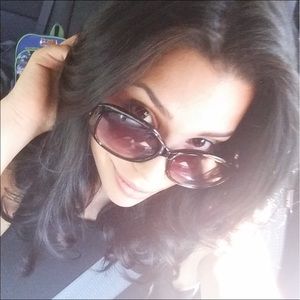 Meet your Posher, Damaris