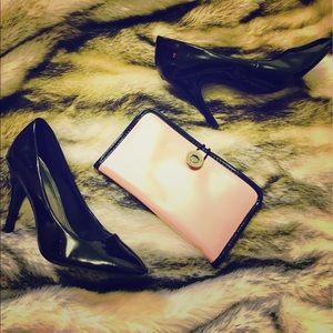 Mary Kay pink billfold/makeup bag