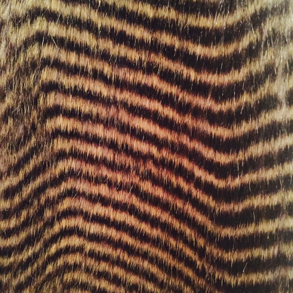 Faux fur vest (s) - Picture 3 of 5