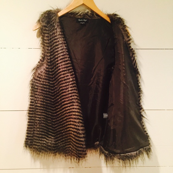 Faux fur vest (s) - Picture 5 of 5