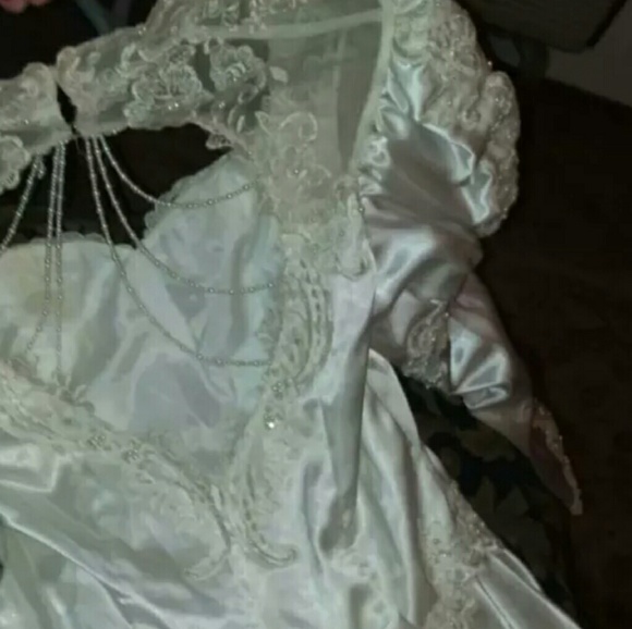 Wedding Dress - Picture 1 of 7