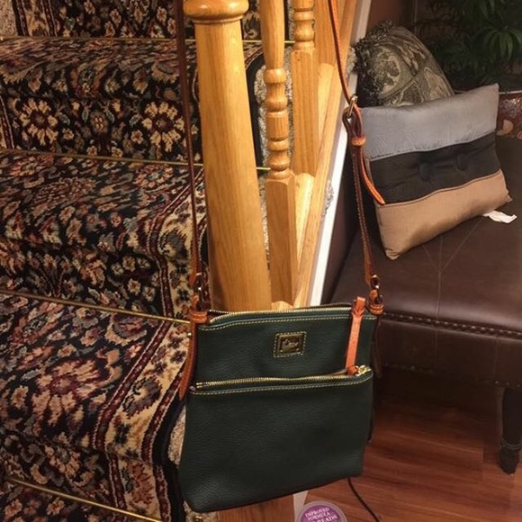 Dooney and Bourke side bag - Picture 2 of 3